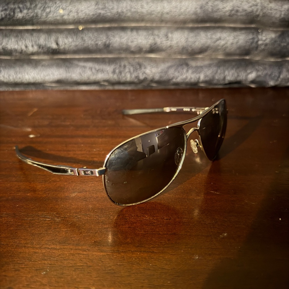 Stylish Black Aviator Sunglasses